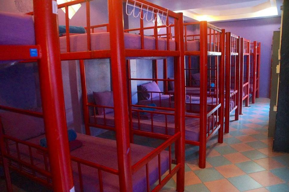 Above & Beyond Hostel Bantaj Kültér fotó
